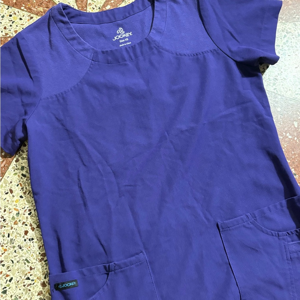 5 XS Scrub tops - Picture 3 of 13